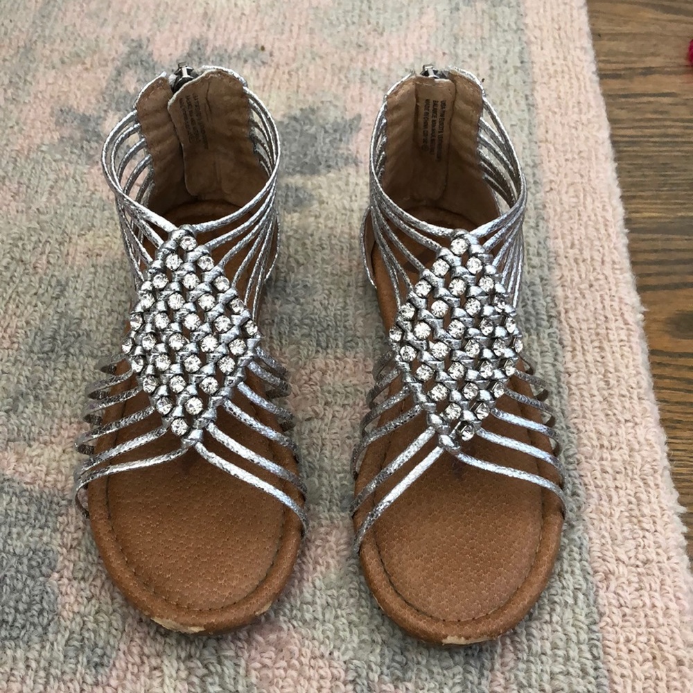 Girls silver sandals!